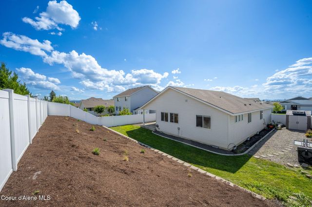 9852 N Berkshire St, Hayden, ID 83835