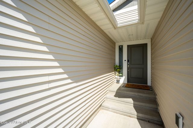 9852 N Berkshire St, Hayden, ID 83835