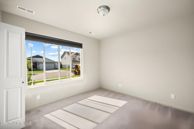 9852 N Berkshire St, Hayden, ID 83835
