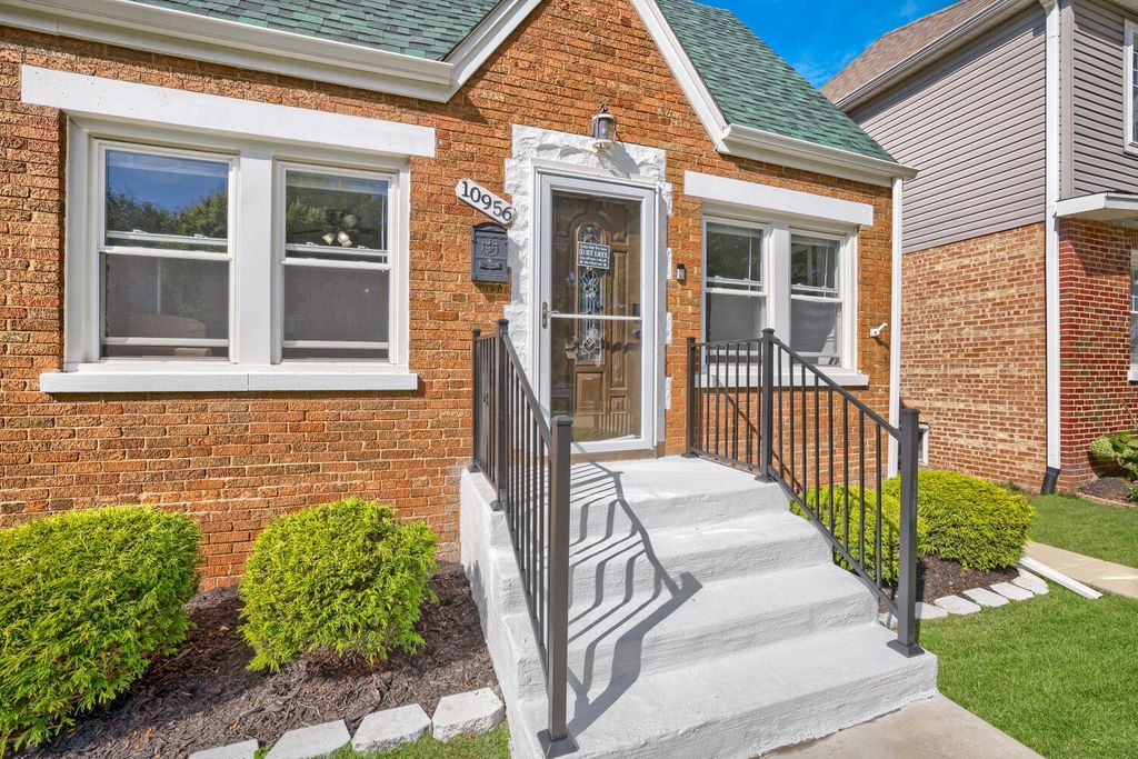 10956 S Saint Louis Avenue, Chicago, IL 60655 — photo 2