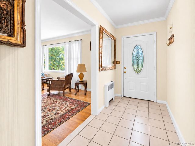 25 Manger Circle, Pelham, NY 10803