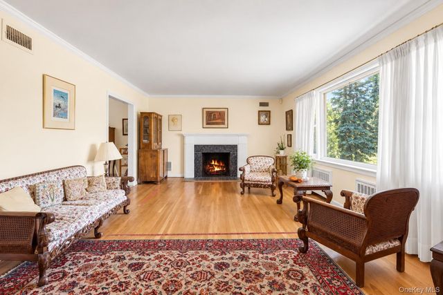 25 Manger Circle, Pelham, NY 10803