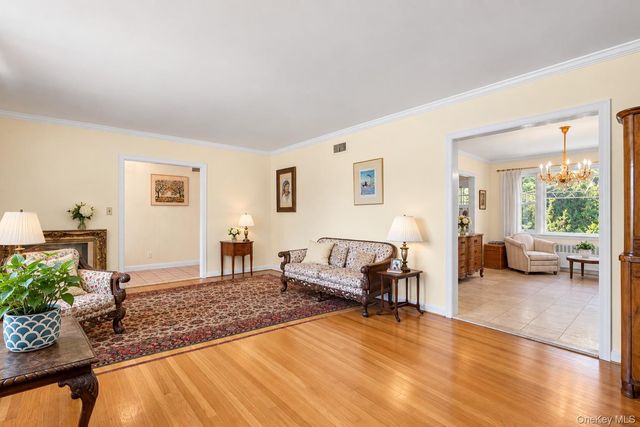 25 Manger Circle, Pelham, NY 10803