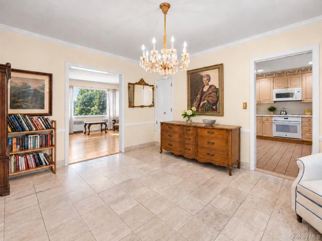 25 Manger Circle, Pelham, NY 10803