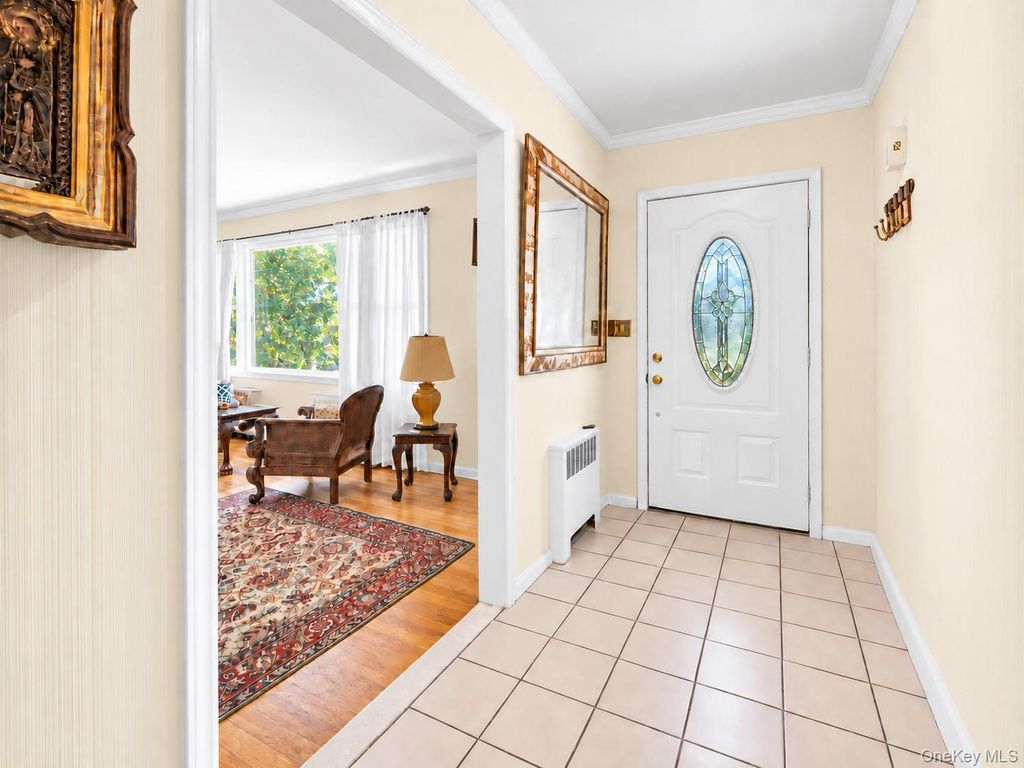 25 Manger Circle, Pelham, NY 10803 — photo 5