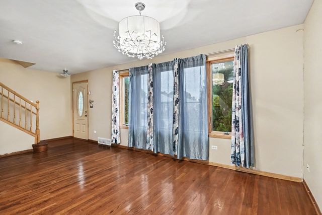 4260 W 82nd Place, Chicago, IL 60652