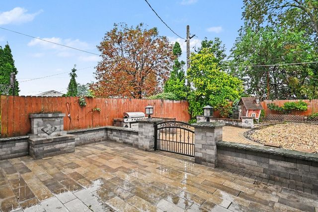 4260 W 82nd Place, Chicago, IL 60652