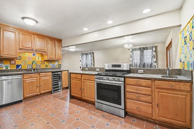 4260 W 82nd Place, Chicago, IL 60652