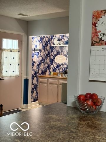 927 Ardsley Drive, Indianapolis, IN 46234