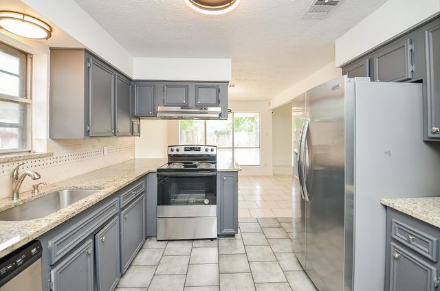12266 Huntington Venture Drive, Houston, TX 77099