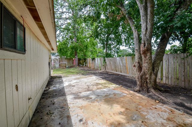 12266 Huntington Venture Drive, Houston, TX 77099