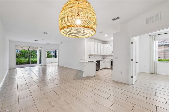 2583 Vine AVE, Naples, FL 34120