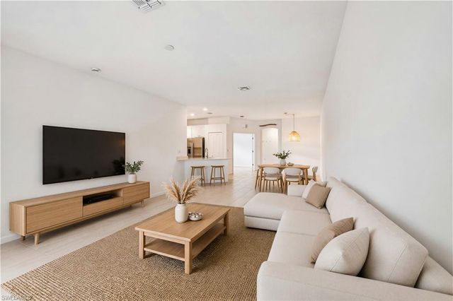 2583 Vine AVE, Naples, FL 34120