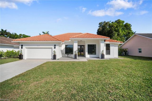 1677 Northgate DR, Naples, FL 34105
