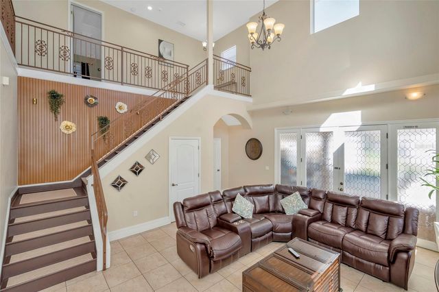 10806 PEREZ DRIVE, Tampa, FL 33618