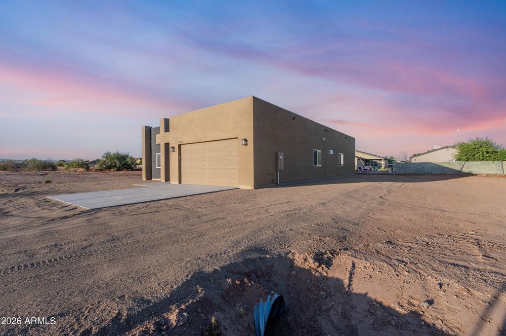 21820 W white pine Drive, Wittmann, AZ 85361 — photo 2