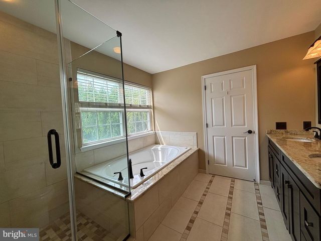 48 WEAVER DR, Marlton, NJ 08053