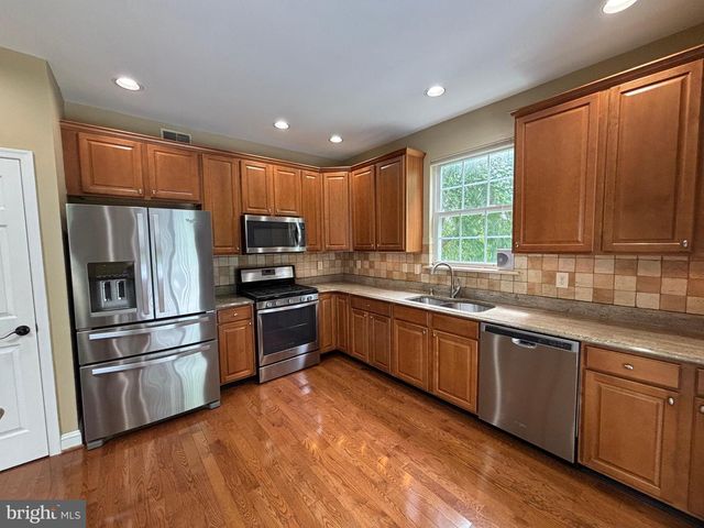 48 WEAVER DR, Marlton, NJ 08053
