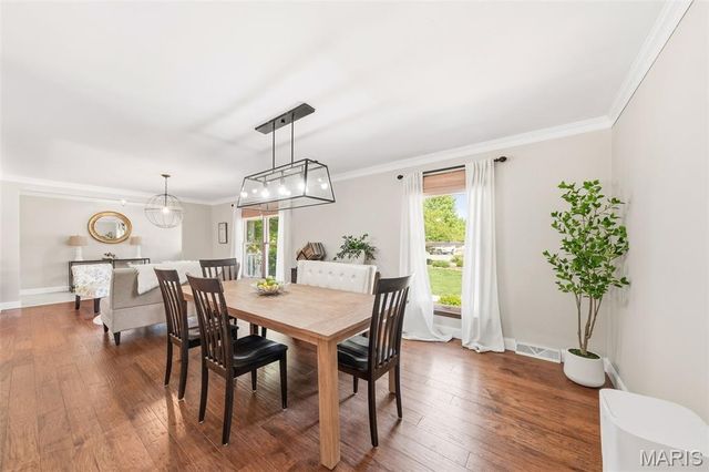 5460 Casa Royale Drive, St Louis, MO 63129