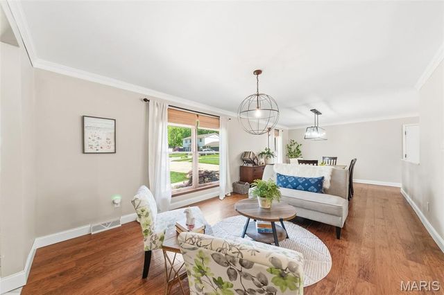5460 Casa Royale Drive, St Louis, MO 63129