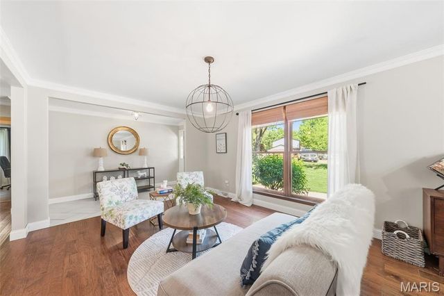 5460 Casa Royale Drive, St Louis, MO 63129