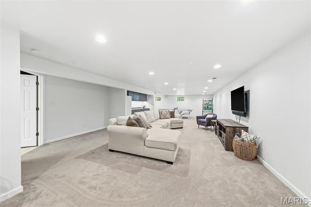 5460 Casa Royale Drive, St Louis, MO 63129