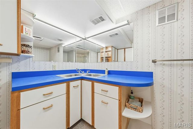 5460 Casa Royale Drive, St Louis, MO 63129
