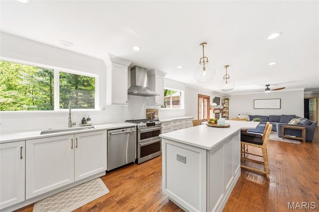5460 Casa Royale Drive, St Louis, MO 63129