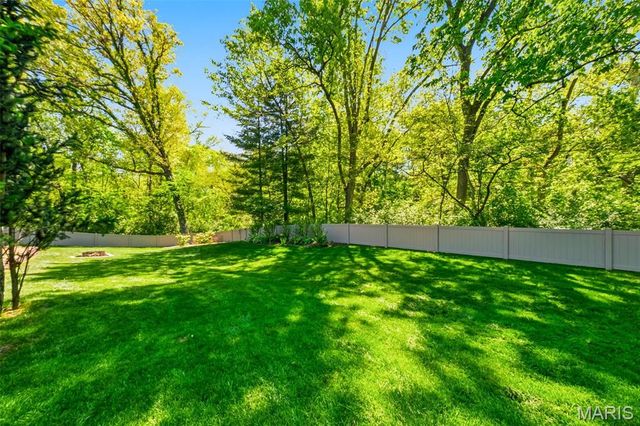 5460 Casa Royale Drive, St Louis, MO 63129