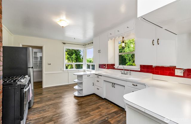 5232 300th Street NW, Stanwood, WA 98292