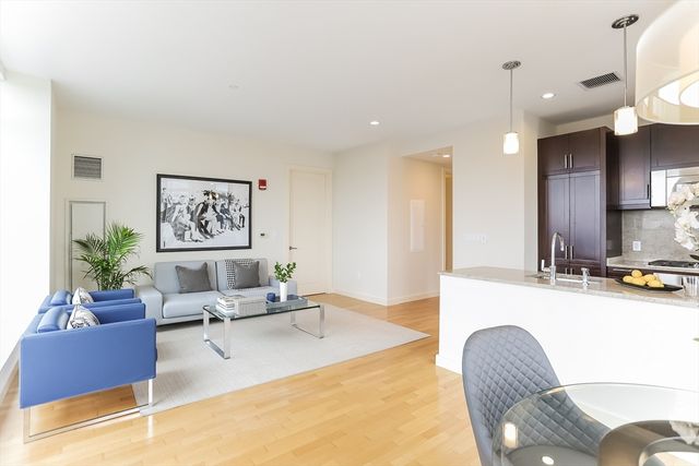 400 Stuart 18C, Boston, MA 02116