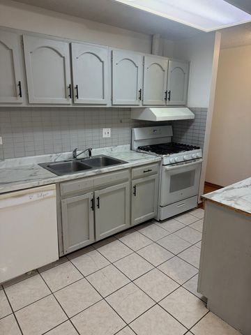 510 Hill Drive 207, Hoffman Estates, IL 60194