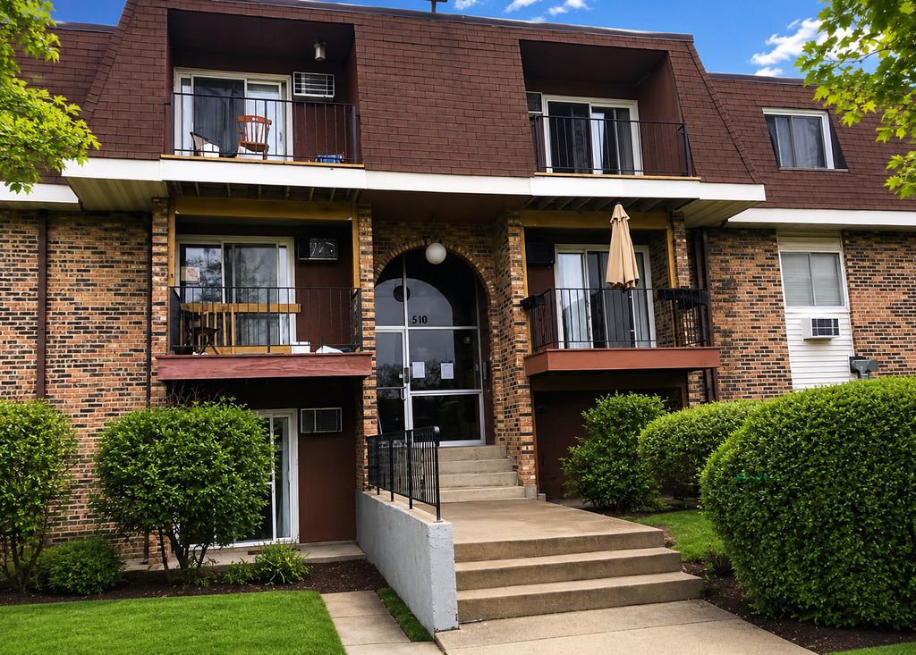 510 Hill Drive 207, Hoffman Estates, IL 60194