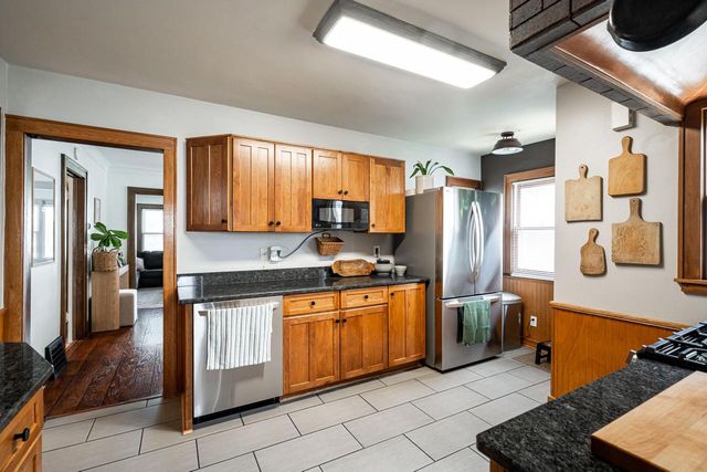1015 S 76th STREET, West Allis, WI 53214