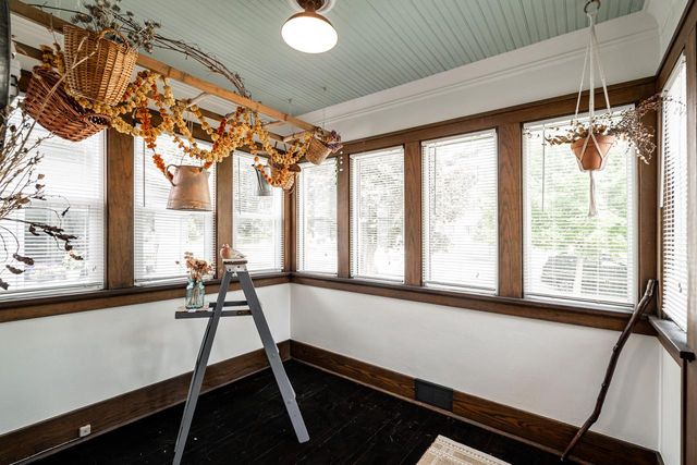 1015 S 76th STREET, West Allis, WI 53214