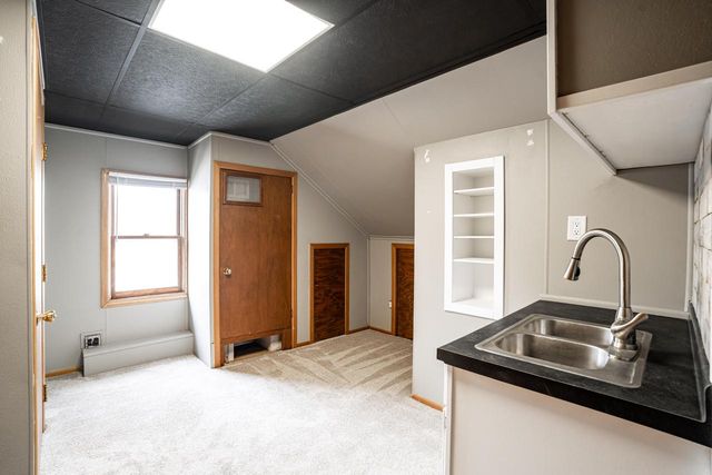 1015 S 76th STREET, West Allis, WI 53214