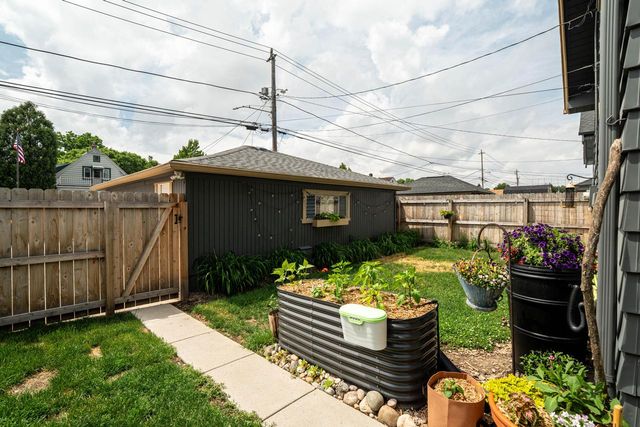 1015 S 76th STREET, West Allis, WI 53214