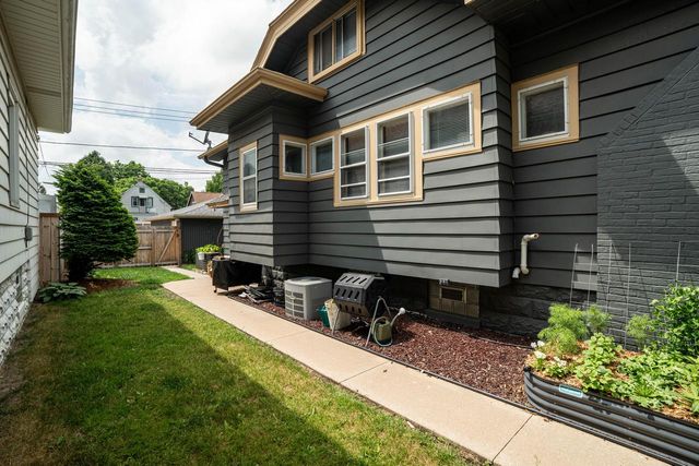 1015 S 76th STREET, West Allis, WI 53214