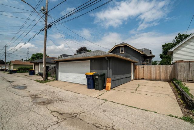 1015 S 76th STREET, West Allis, WI 53214