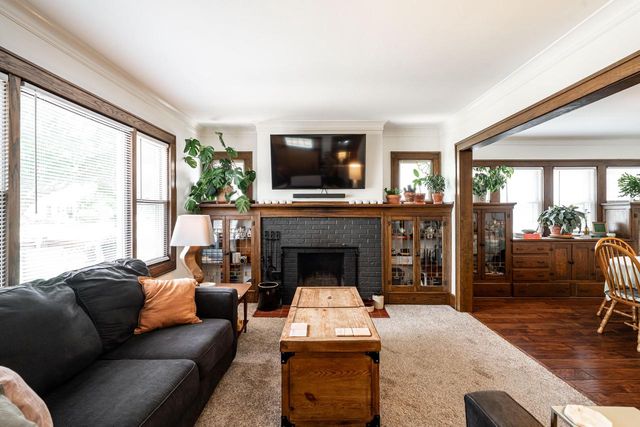 1015 S 76th STREET, West Allis, WI 53214