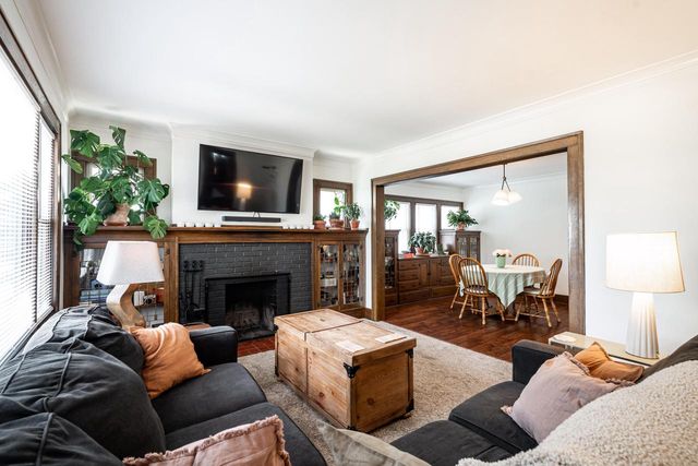 1015 S 76th STREET, West Allis, WI 53214