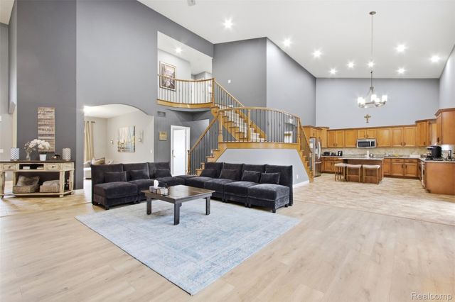 55744 Lancewood Drive, Shelby Charter Township, MI 48316