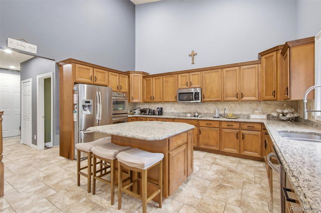 55744 Lancewood Drive, Shelby Charter Township, MI 48316