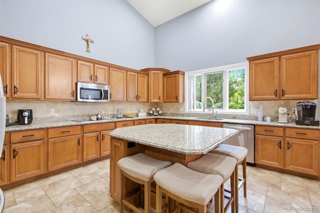 55744 Lancewood Drive, Shelby Charter Township, MI 48316