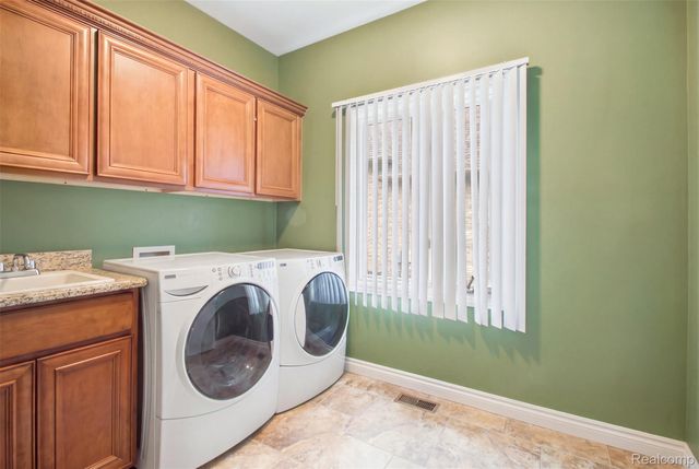 55744 Lancewood Drive, Shelby Charter Township, MI 48316