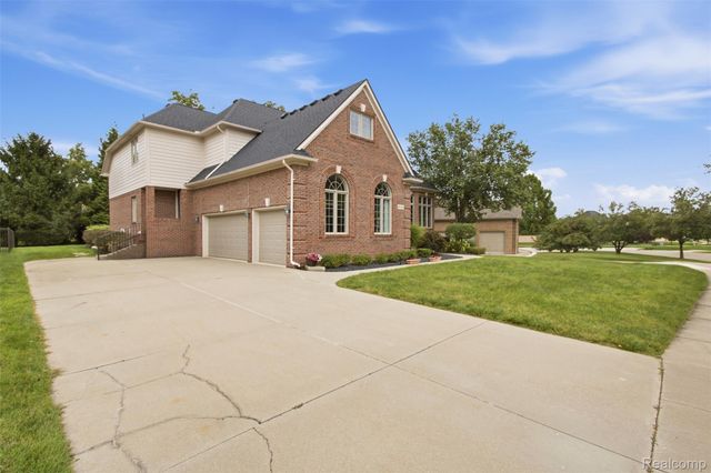 55744 Lancewood Drive, Shelby Charter Township, MI 48316