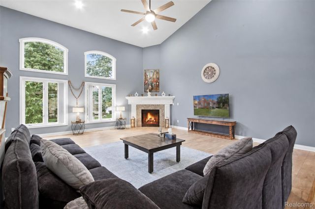 55744 Lancewood Drive, Shelby Charter Township, MI 48316
