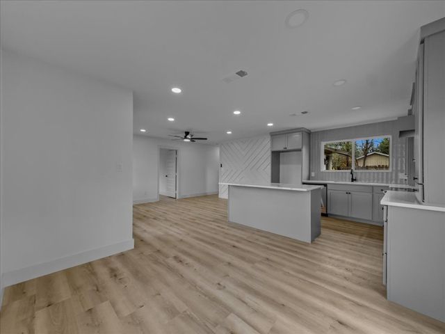 802 Nl Robinson Drive, Arlington, TX 76011