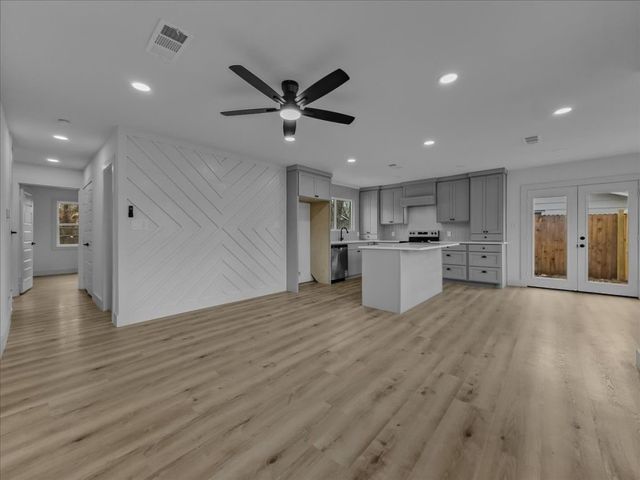 802 Nl Robinson Drive, Arlington, TX 76011