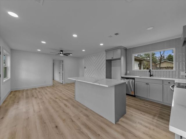 802 Nl Robinson Drive, Arlington, TX 76011